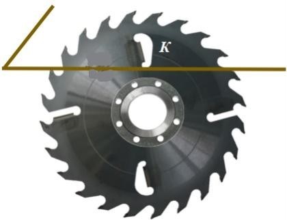 Нож на уровне стола